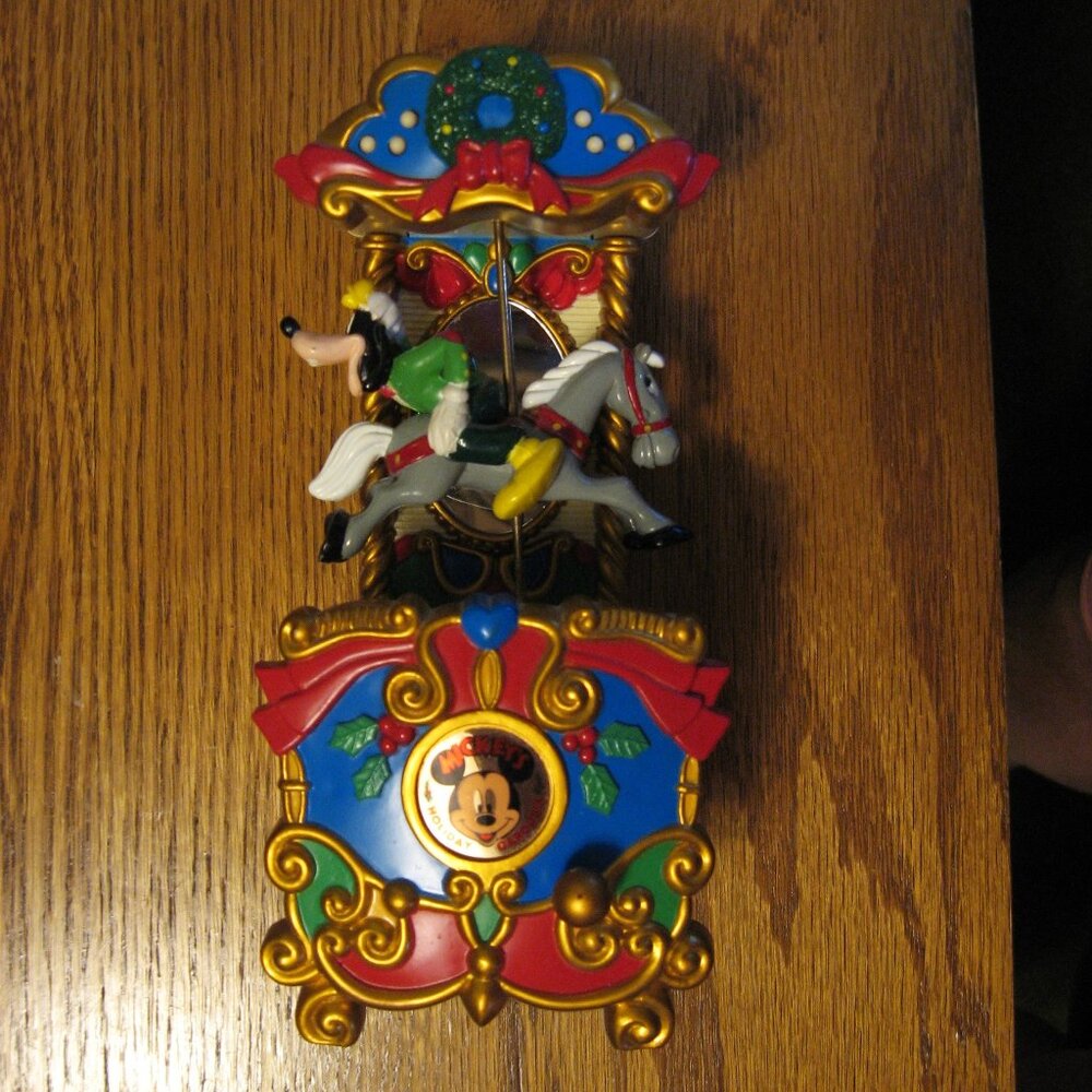 Disney's Goofy On Horse - Mickey's Holiday Carousel Wind Up Music Box Works